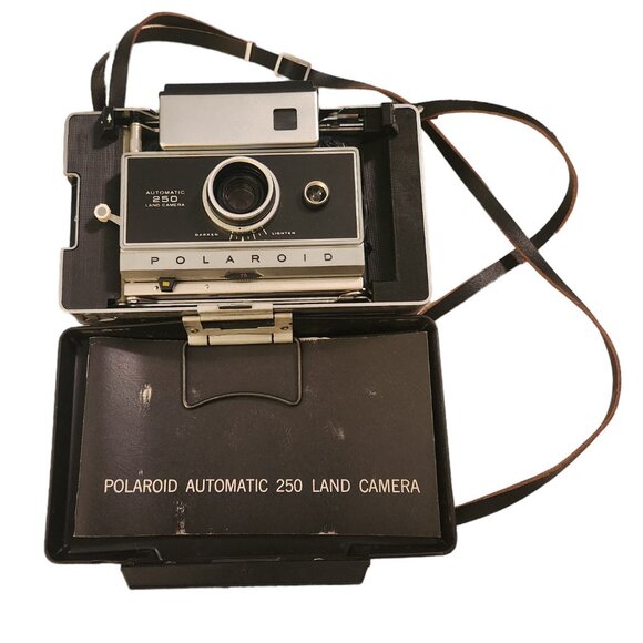 Vintage Polaroid 250 Land Camera w/Case & Flash